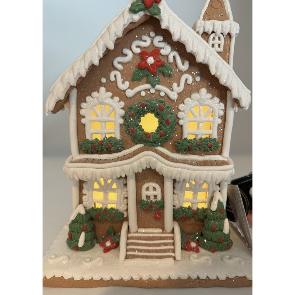 Robert Stanley Christmas Classics Light Up Gingerbread House With Wreath